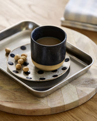 GRAINY dot plate, S - sand/dark blue