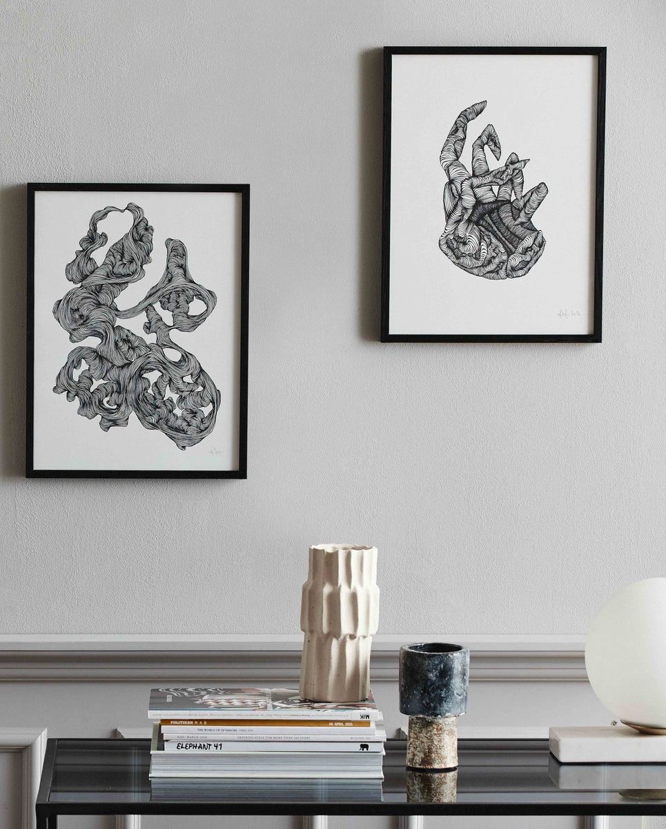 HAND illustration w. frame - black