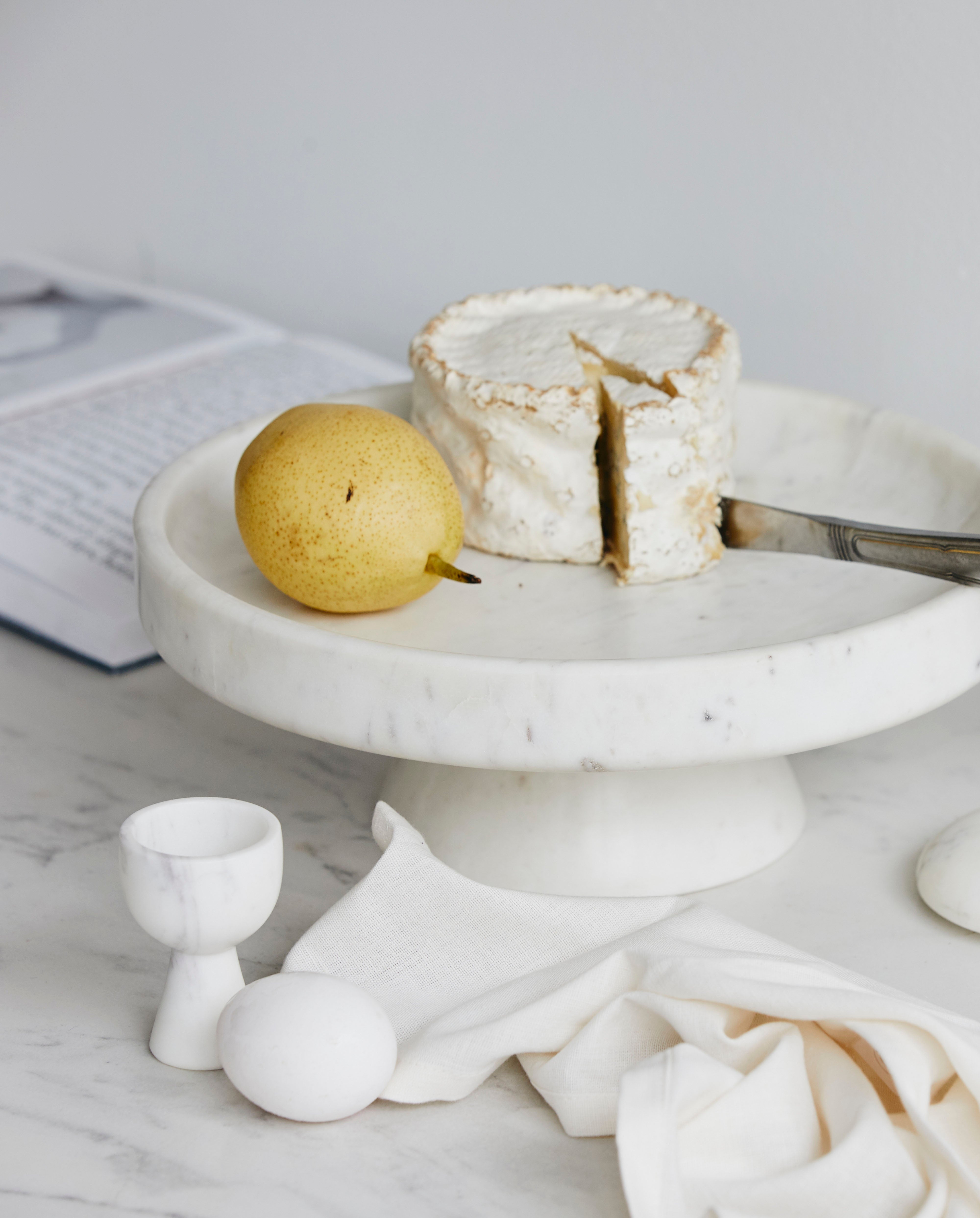 IMATRA dish on base - white marble