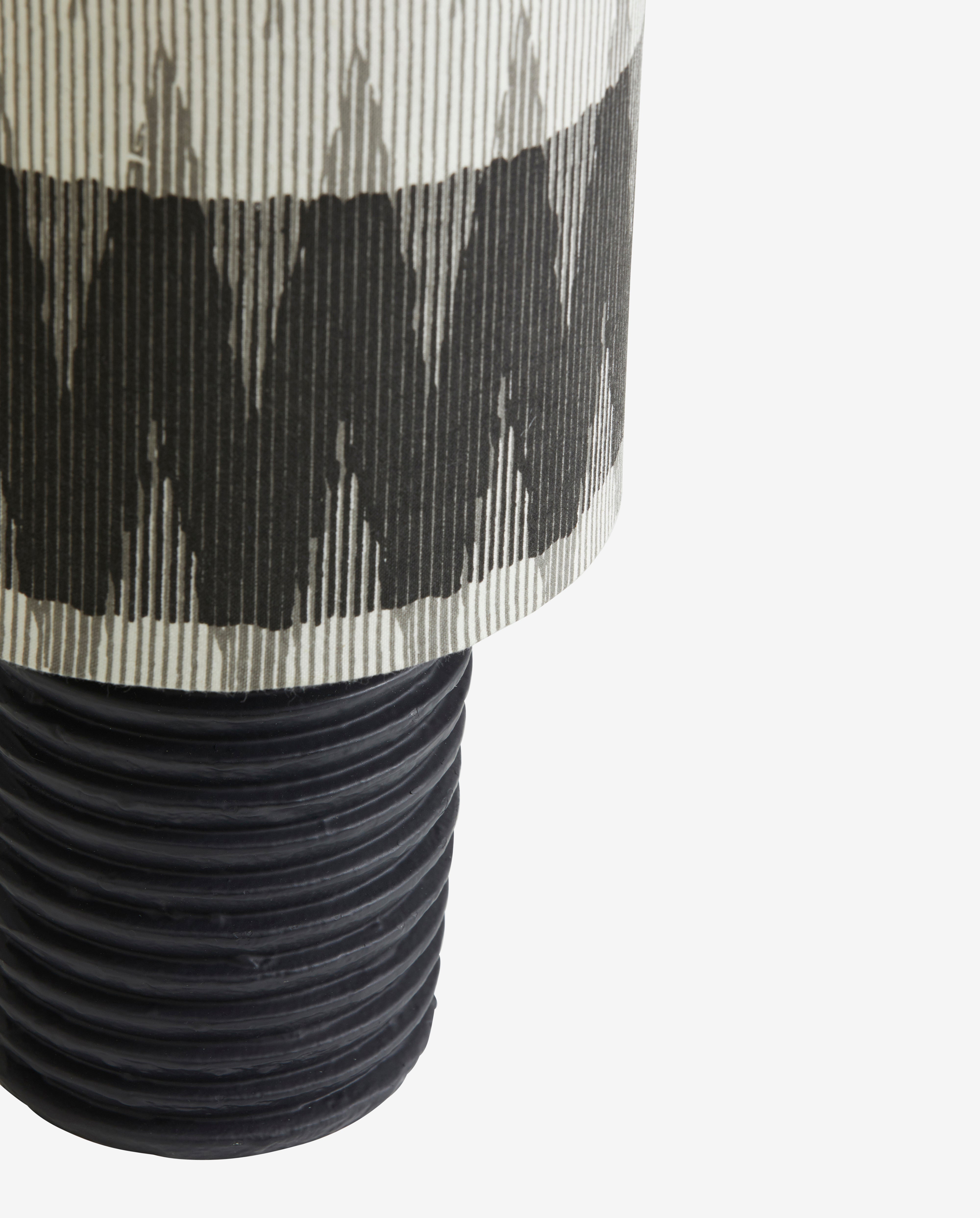 AINE table lamp - black