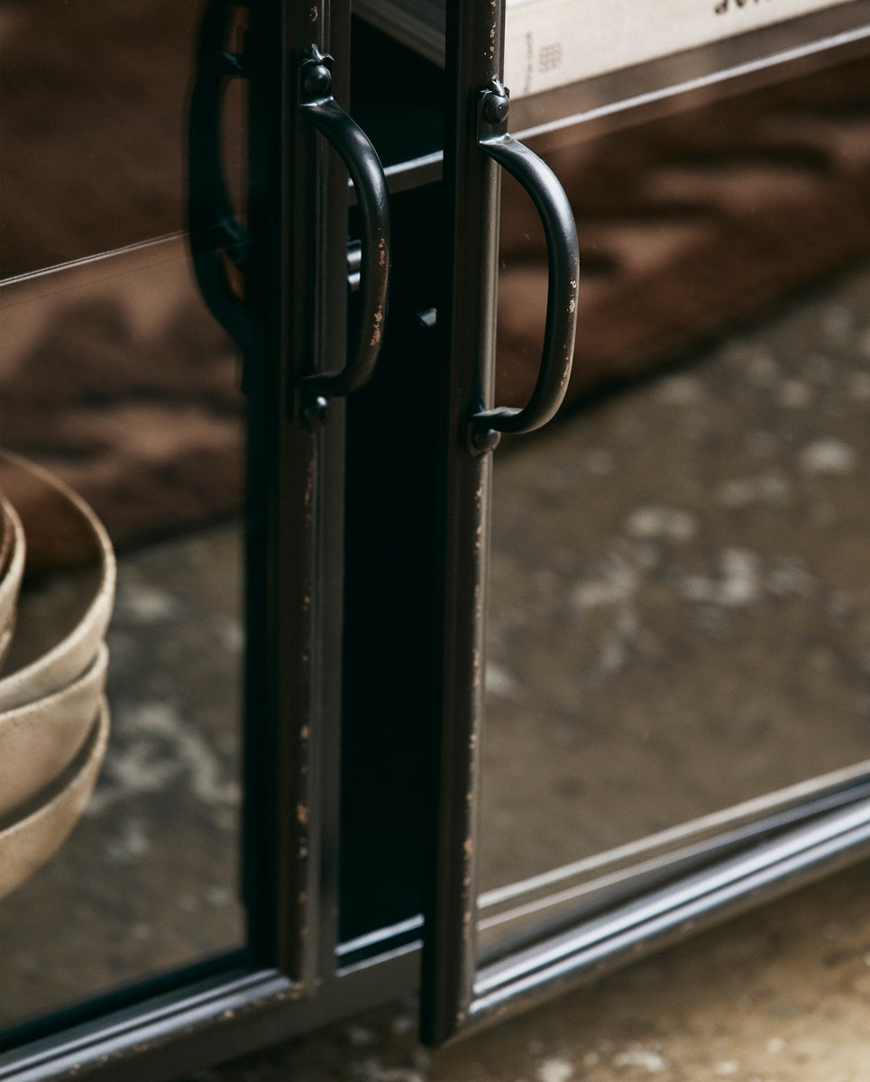 DOWNTOWN sideboard - black