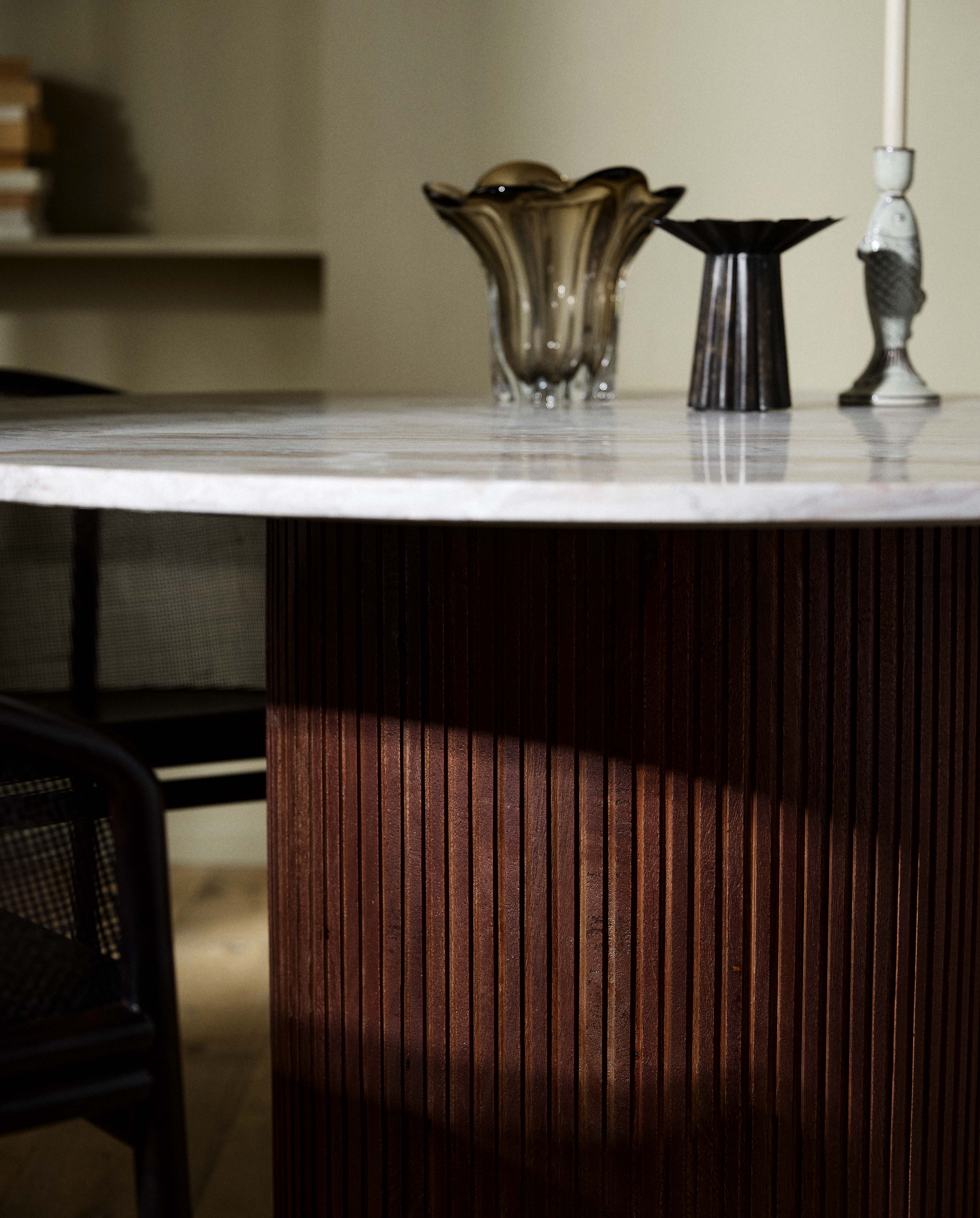 ERIE round dining table wood finish w. Ivory nature marble tabletop