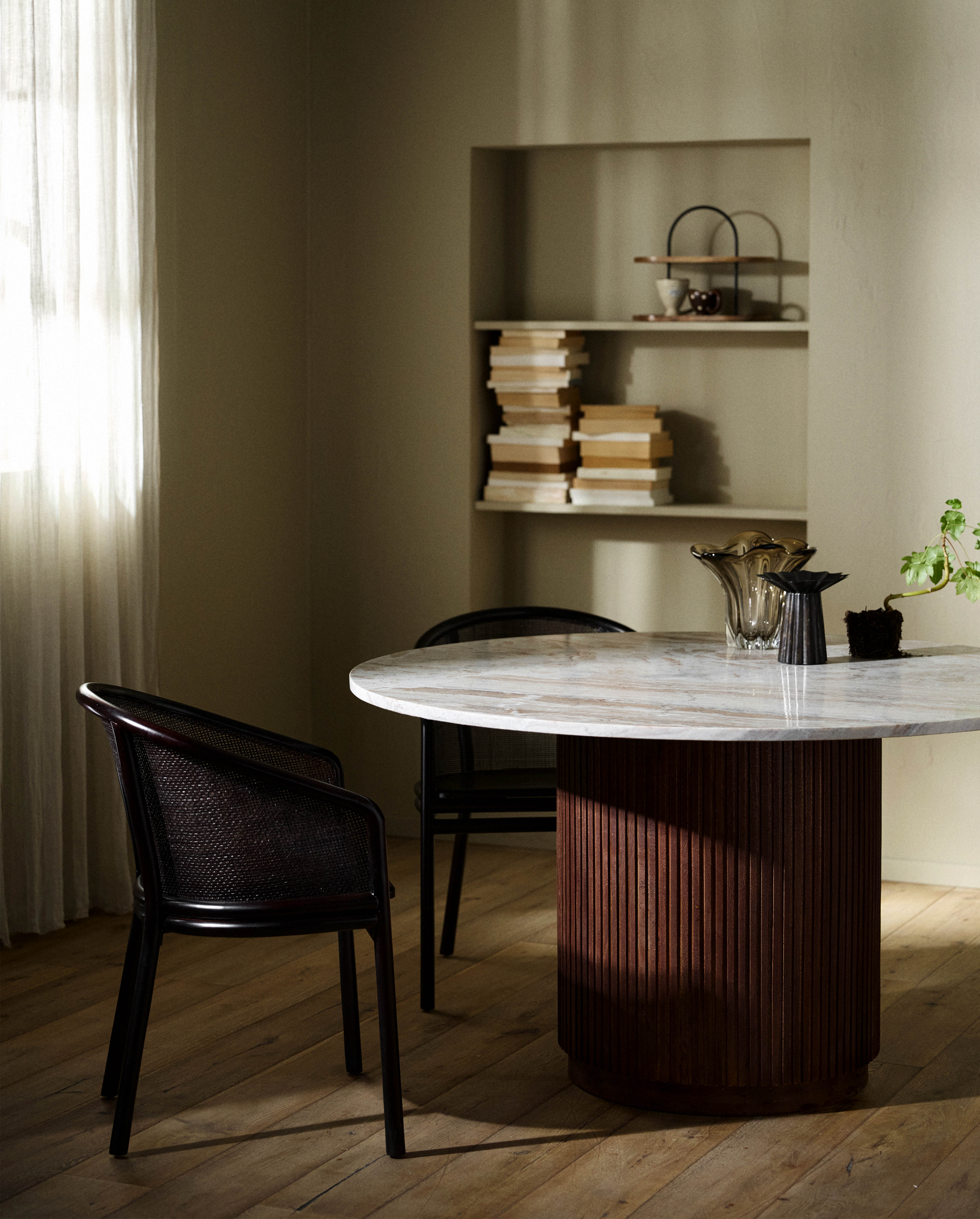ERIE round dining table wood finish w. Ivory nature marble tabletop