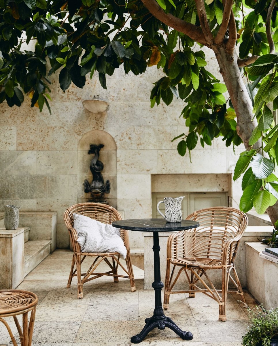 Café table, round w/iron - black marble